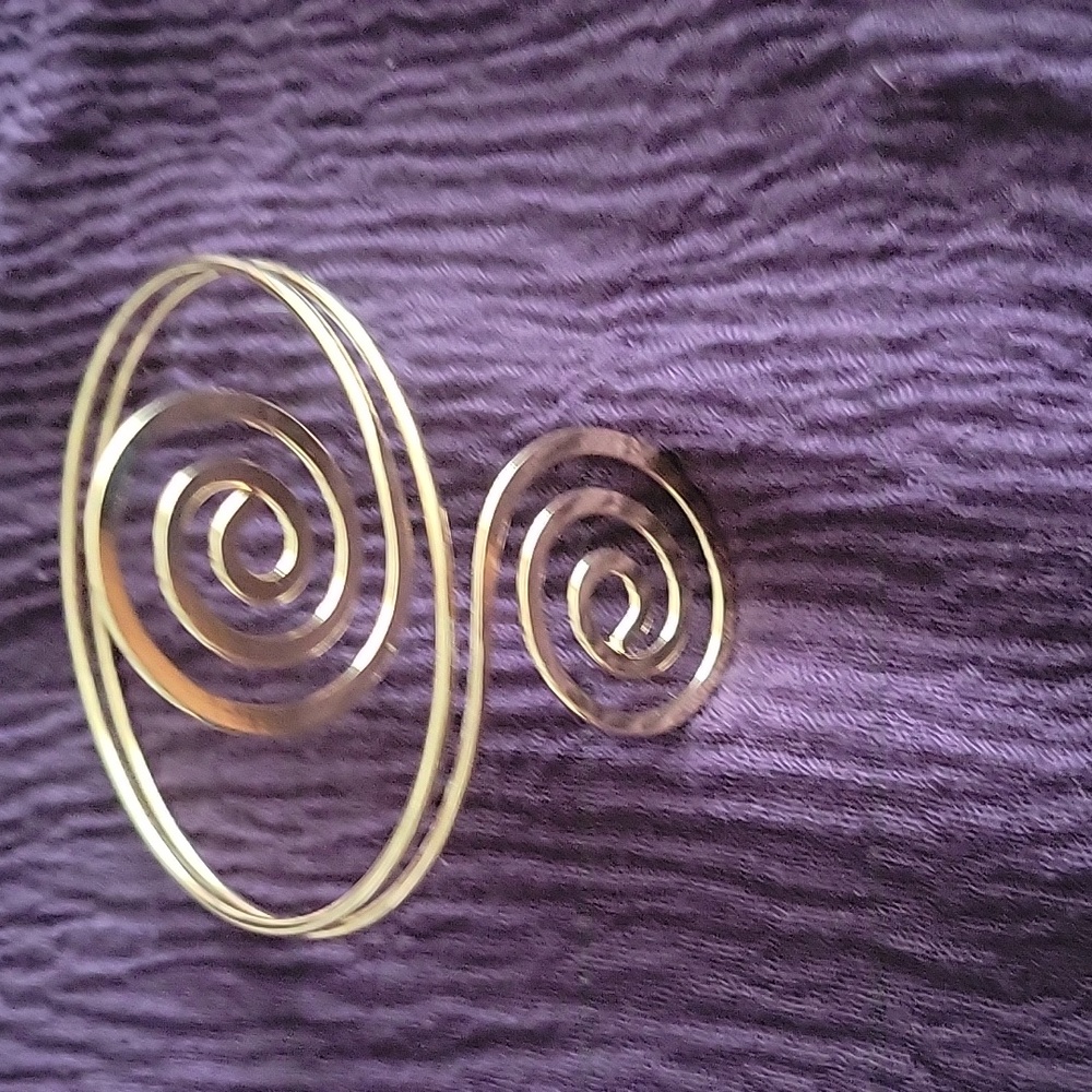 Arm bracelet